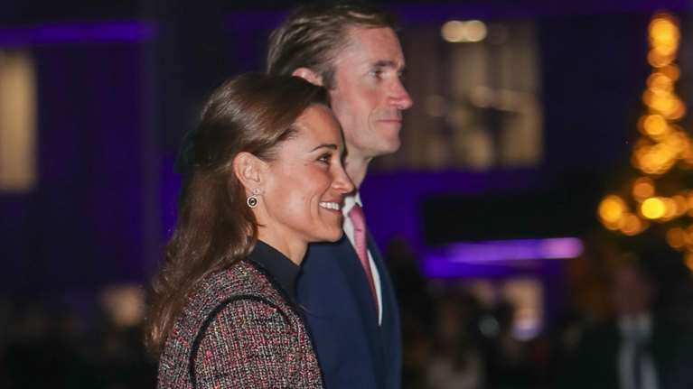 Η Πίπα Μίντλετον ξέρει πώς να κλέβει την παράσταση: Με απίθανο tweed κοστούμι στο Λονδίνο