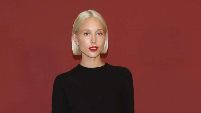 Μαρία Ολυμπία: Ο ορισμός του cool fashion girl με σορτσάκι Gucci και απίθανες T-bar γόβες