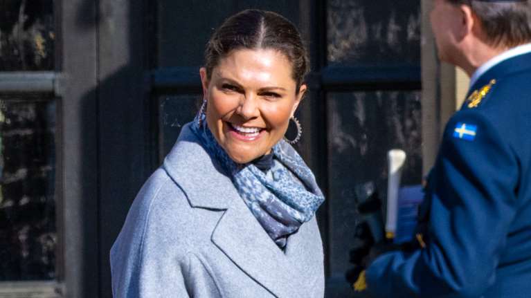 Royal Fashion: Η πριγκίπισσα Βικτώρια με total ribbed look στο χρώμα της άμμου στη Στοκχόλμη