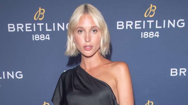 Μαρία Ολυμπία: Εντυπωσιακή στη Νέα Υόρκη με ασύμμετρο slip dress και απίθανες γόβες