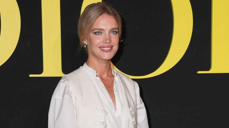 Fashion icon η Ναταλία Βοντιάνοβα: Η πανέμορφη Ρωσίδα και ο δισεκατομμυριούχος σύζυγός της στο σόου του Dior