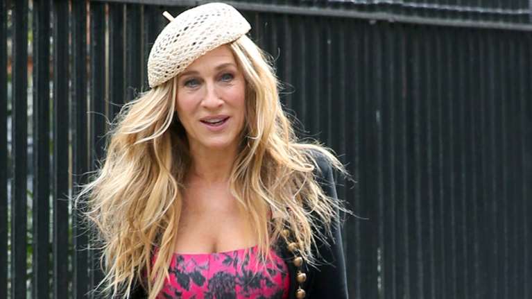 Σάρα Τζέσικα Πάρκερ: Εμφανίστηκε φορώντας δύο διαφορετικά παπούτσια και ήταν σούπερ στιλάτη