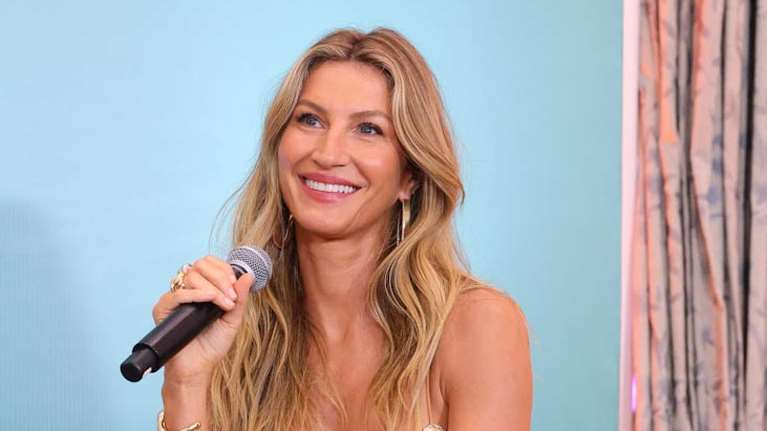 Ζιζέλ Μπούντχεν: Φόρεσε το naked dress το πρωί και δεν ήταν καθόλου προκλητική