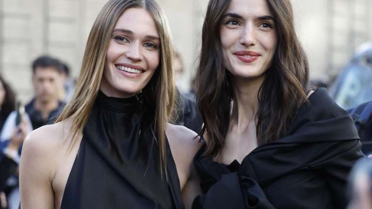 Η εναλλακτική του τζιν: Αυτό το παντελόνι φορούν τώρα όλα τα stylish girls