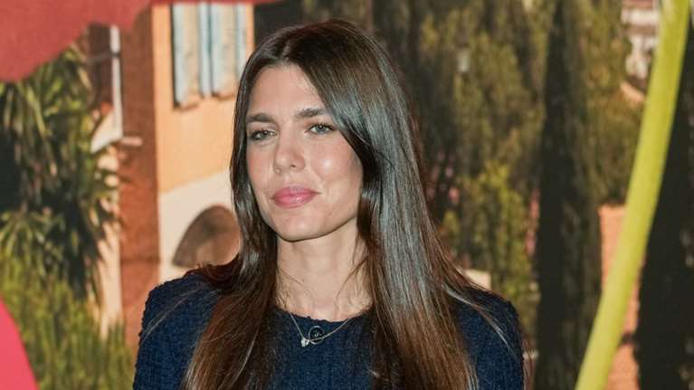 Μια royal στο Παρίσι: Πανέμορφη και λαμπερή με τουίντ κοστούμι Chanel η Σαρλότ Κασιράγκι