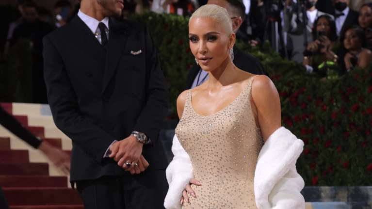 Κιμ Καρντάσιαν: Κατέστρεψε το iconic φόρεμα της Μονρό που φόρεσε στο Met Gala