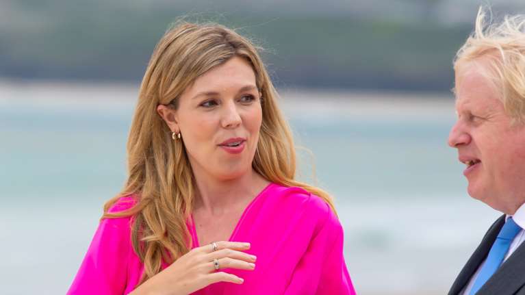 Σάλος με τη σύζυγο του Μπόρις Τζόνσον: &quot;Έστελνε μηνύματα από το κινητό του επηρέαζοντας κρίσιμες αποφάσεις&quot;