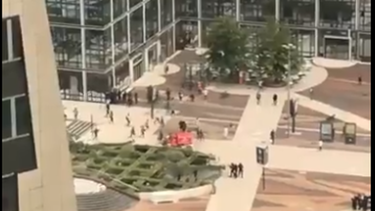 Συναγερμός στο Παρίσι: Εκκενώθηκε εμπορικό κέντρο [βίντεο]