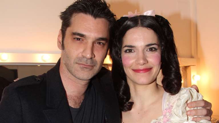 Δανάη Σκιάδη: Η σπάνια εμφάνιση στην Επίδαυρο με τον ηθοποιό σύζυγό της - Έχουν μαζί έναν γιο