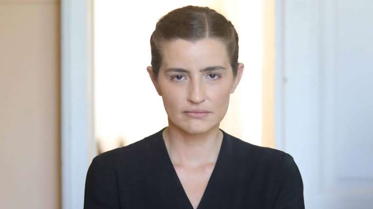 Αγριες Μέλισσες: Η δίκη της Ελένης ξεκινά - Ο κρυμμένος άσος του Δούκα που την "καίει"