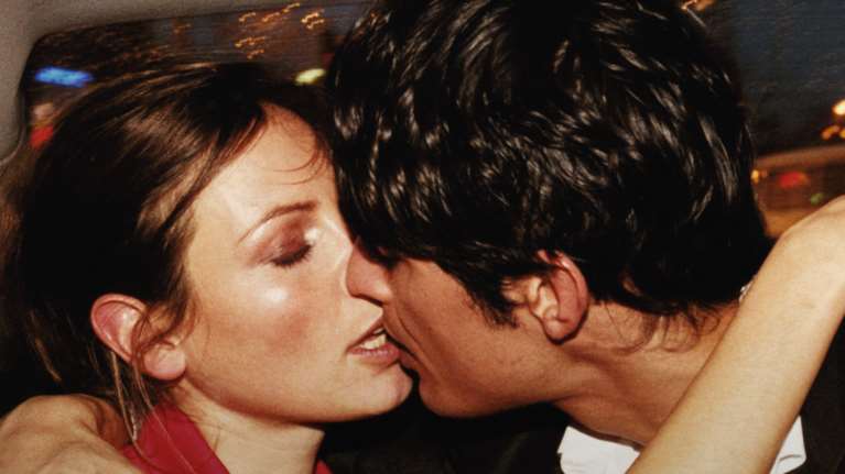 Γαλλία: Η νέα καμπάνια για τον εμβολιασμό είναι &quot;πολύ, πολύ γαλλική&quot; και πολύ σέξι