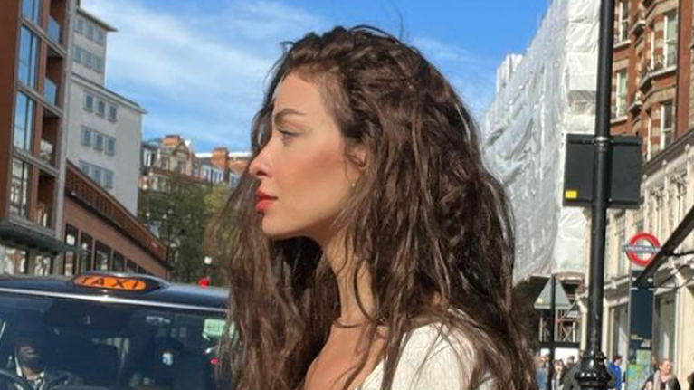 Η Ελένη Φουρέιρα  αποκαλύπτει πόσο... &quot;Poli_Ploki&quot; είναι