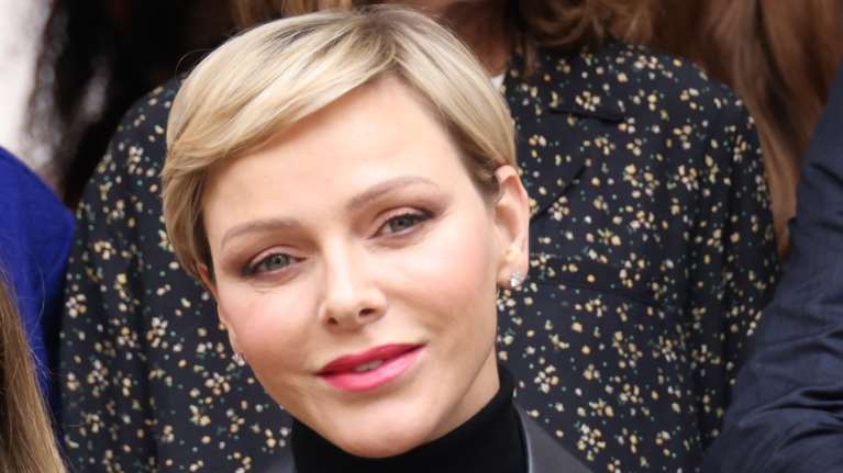 Casual και πανάκριβη η πριγκίπισσα Σαρλίν: Το Βurberry τζάκετ και οι ιδανικές μπότες Gianvitto Rossi