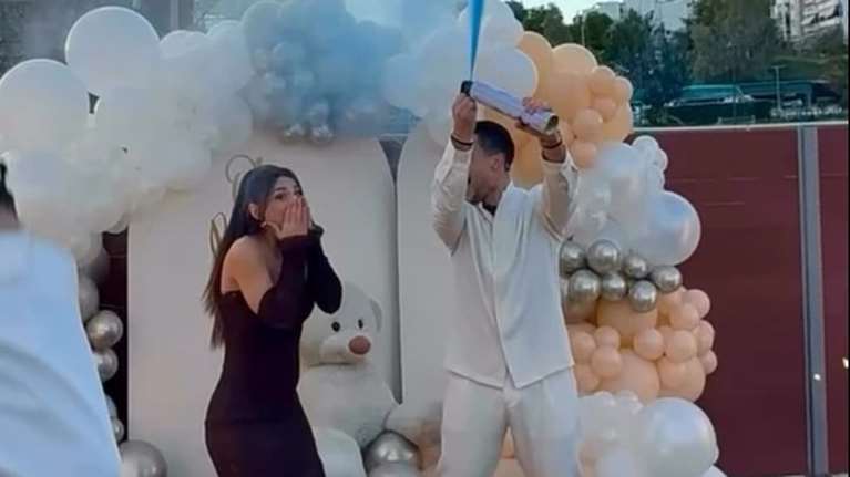 Σάκης Κατσούλης - Μαριαλένα Ρουμελιώτη: Η συγκινητική στιγμή που αποκαλύπτουν το φύλο του μωρού τους [εικόνες]