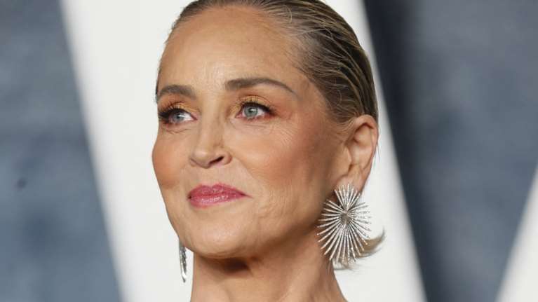 Το απόλυτο fashion icon: Η Σάρον Στόουν με πριγκιπικό look στο party του Vanity Fair - Αριστοκρατική και κομψή