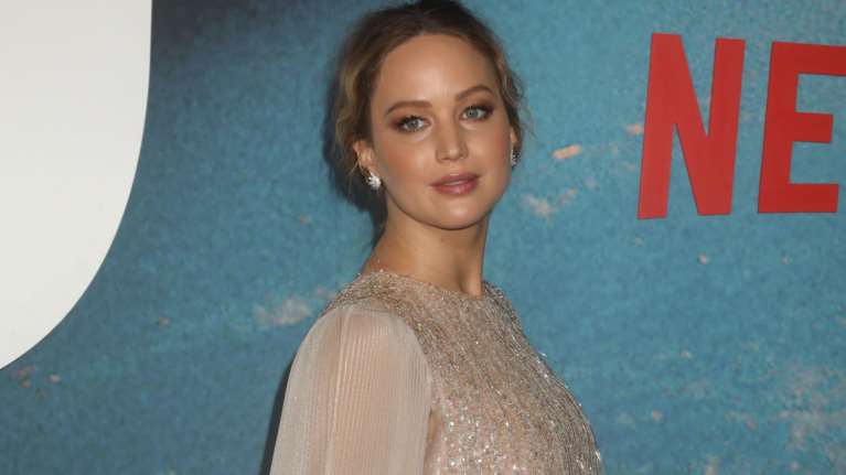 Τζένιφερ Λόρενς: Πανέμορφη και σε προχωρημένη εγκυμοσύνη στο κόκκινο χαλί