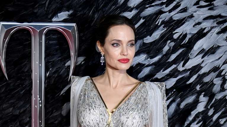 Η Αντζελίνα Τζολί θα σκηνοθετήσει ταινία για τη ζωή του θρυλικού πολεμικού φωτορεπόρτερ Σερ Ντον ΜακΚάλιν