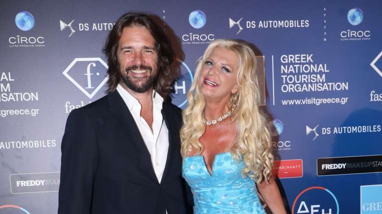 Μαρίνα Πατούλη: Τρυφερές στιγμές με τον Βλάσση Χολέβα στην.... ξαπλώστρα στη Μύκονο [εικόνες]