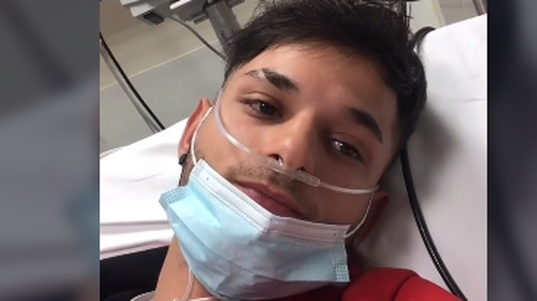 Μαχαίρωσαν μέρα μεσημέρι 18χρονο για μία αλυσίδα στο κέντρο της Αθήνας - Η ανάρτηση από το κρεβάτι του νοσοκομείου