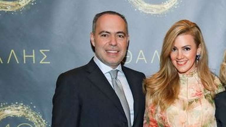 Αλεξάνδρα Χατζηγεωργίου - Βασίλης Ράπτης: Αγκαλιά με τη νεοφώτιστη κόρη τους, Μαρίνα