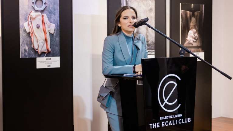 Η έκθεση &quot;Hidden&quot; της ΜΚΟ Α Promise to Animals της Εριέττας Κούρκουλου - Λάτση: Γροθιά στο στομάχι για την κακοποίηση των ζώων