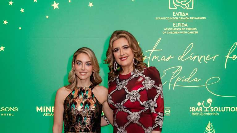 Μαριάννα Λαιμού Γουλανδρή: Απαστράπτουσα στο χριστουγεννιάτικο δείπνο της "ΕΛΠΙΔΑΣ"