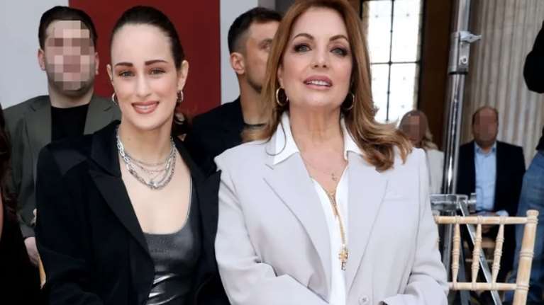 Με animal print μπικίνι η Μαρία Βοσκοπούλου: Η κόρη της Άντζελας Γκερέκου στο Λαγονήσι