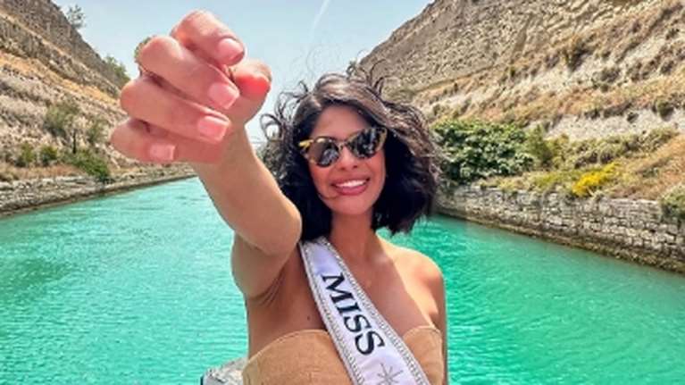Μαγευτική η Μις Υφήλιος: Η 23χρονη καλλονή από τη Νικαράγουα κολυμπά στα νερά της Διώρυγας της Κορίνθου [βίντεο]