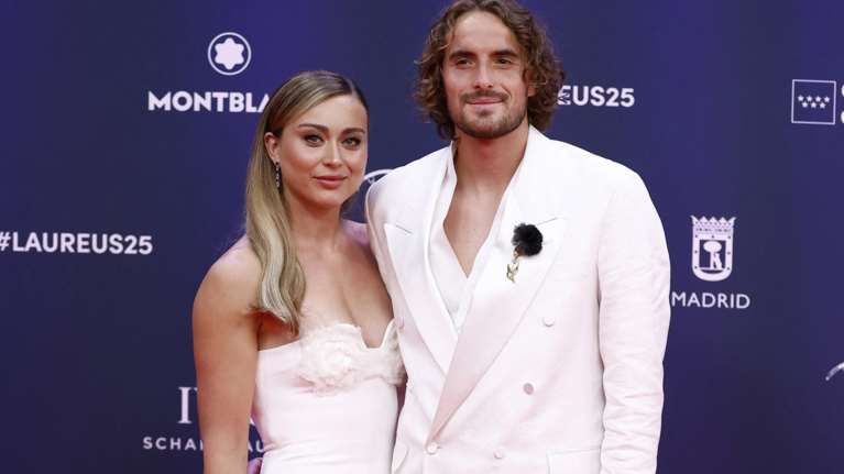 Στην Ελλάδα Τσιτσιπάς και Μπαντόσα - Η εμπειρία με το μπλακάουτ και η απάντηση για τον γάμο τους [βίντεο]