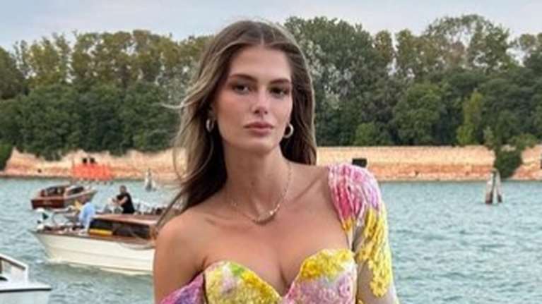 Αμαλία Κωστοπούλου: Η νεραϊδένια εμφάνισή της σε γάμο στη Βενετία με παραμυθένιο φόρεμα Celia Kritharioti