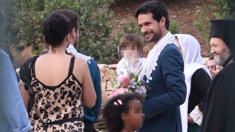 Παντρεύτηκαν Αυγουστίδης - Κρασσά: Οι πρώτες εικόνες από τον γάμο τους