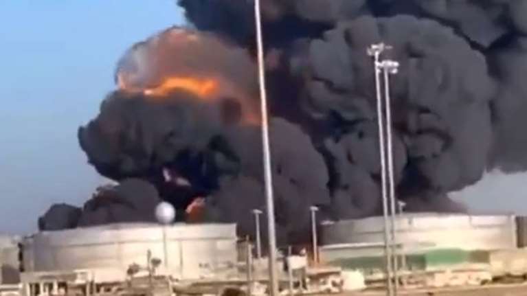 Τεράστια έκρηξη στη Σαουδική Αραβία: Πυρκαγιά στις πετρελαϊκές εγκαταστάσεις της Aramco - Οι πρώτες εικόνες