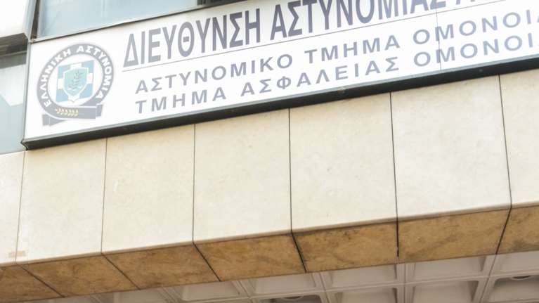 ΣΥΡΙΖΑ σε Θεοδωρικάκο: Τι θα πράξει το υπουργείο για τους αστυνομικούς που κατηγορούνται για ομαδικό βιασμό;