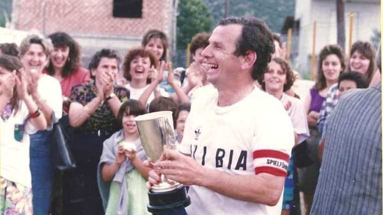 Δράμα: Απίστευτος παππούς διεκδικεί μία θέση στο βιβλίο Γκίνες - Παίζει ποδόσφαιρο στα 74 του