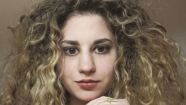 "Η ιστορία ενός χοϊκού": Μια ιστορία για τα ανθρώπινα, τα πολύ γήινα, που πασχίζουν να ανέλθουν στο φως