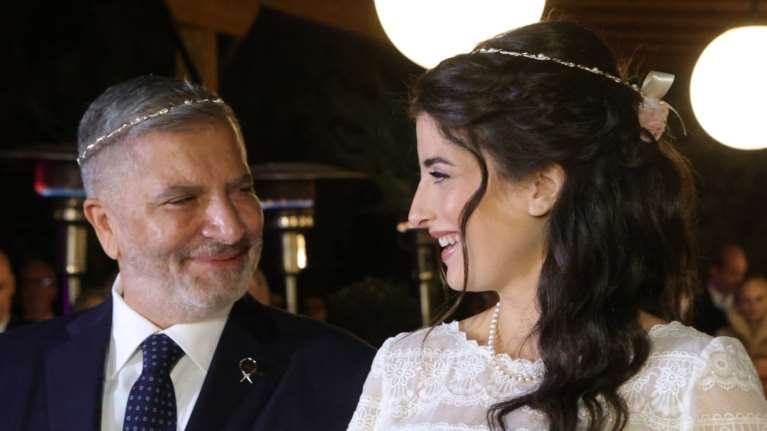 Γάμος Πατούλη - Κοιλού: Η πρωτοφανής κίνηση να "κατασχέσουν" τα κινητά των καλεσμένων τους - "Λες και ήταν σταρ του Χόλιγουντ"