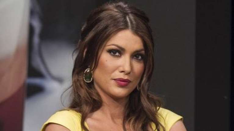 Κλέλια Ρένεση: Μόνο η απόλυτη φτώχεια μπορεί να σε κάνει παρένθετη μάνα - είναι ανατριχίλα