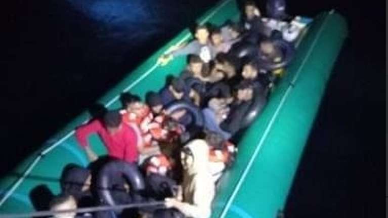 Σάμος: 25 μετανάστες διασώθηκαν από το Λιμενικό - Ανάμεσά τους και παιδιά [βίντεο]