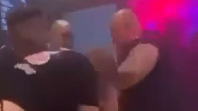 Ζάκυνθος: Βίντεο από τον άγριο ξυλοδαρμό τουρίστα σε μπαρ στον Λαγανά