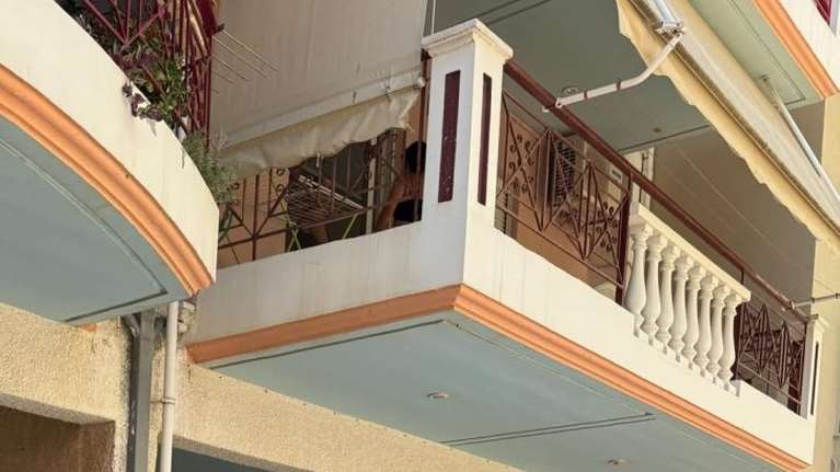 Καλαμάτα: Σορός γυναίκας εντοπίστηκε σε ταράτσα από ένοικο πολυκατοικίας - Ηταν σε προχωρημένη αποσύνθεση