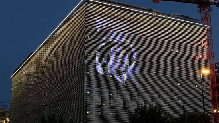 Μίκης Θεοδωράκης: Το &quot;αντίο&quot; του Ιδρύματος Ωνάση - Η εικόνα που κάνει τον γύρο του διαδικτύου