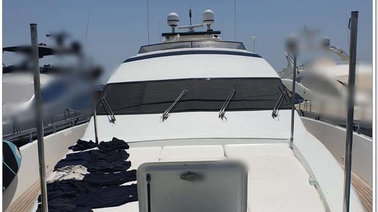 Σπείρα εξαπατούσε κόσμο μέσω eshop για προϊόντα που δεν έρχονταν ποτέ - Είχαν αγοράσει μέχρι και... κότερο [εικόνες]