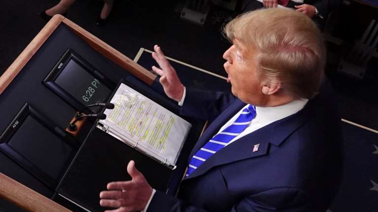 Κορονοϊός: Τέλος το καθημερινό μπρίφινγκ στον Λευκό Οίκο μετά τις "ενέσεις απολυμαντικού"