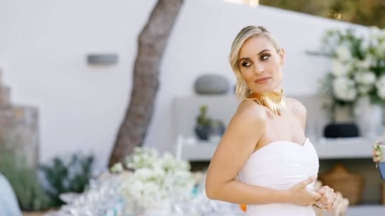 Ελεωνόρα Μελέτη: Νύφη με στράπλες φόρεμα και φλατ σανδάλια δίπλα στην πισίνα - Οι αδημοσίευτες φωτογραφίες του &quot;ξαφνικού&quot; γάμου της