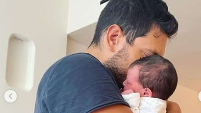 Πατέρας για πρώτη φορά ο Κωνσταντίνος Κυρανάκης - Οι φωτογραφίες του μωρού από το μαιευτήριο