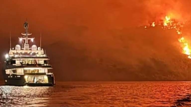 Οργή στην Ύδρα: Ασυνείδητοι σε σκάφος πέταγαν πυροτεχνήματα και ξέσπασε φωτιά - Στις φλόγες το μοναδικό πευκοδάσος του νησιού