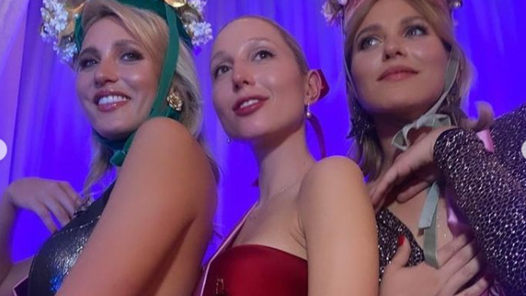 Μαρία Ολυμπία: Η σικάτη εμφάνιση με το πιο κομψό duchesse σατέν φόρεμα [Εικόνες]