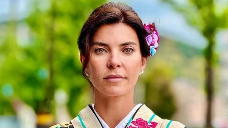 Μαρίνα Βερνίκου: Φόρεσε το πιο εντυπωσιακό φλοράλ κιμονό στο Τόκιο - Η βόλτα στην πόλη ντυμένη γκέισα