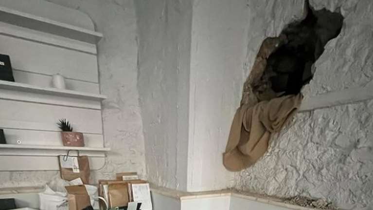 Ριφιφί σε γνωστό κοσμηματοπωλείο της Αθήνας - Πήραν τα πάντα μέσα σε έξι λεπτά [εικόνες-βίντεο]