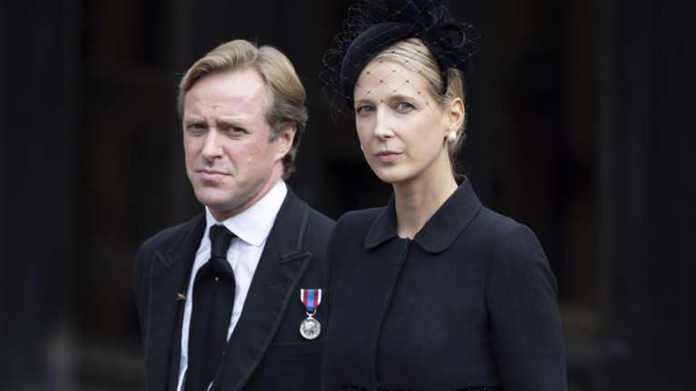 Χήρα ξαφνικά στα 42 της η Λαίδη Γκαμπριέλα Γουίνδσορ - Η εμφάνιση στην Αθήνα και η λιποθυμία της στην κηδεία της Ελισάβετ